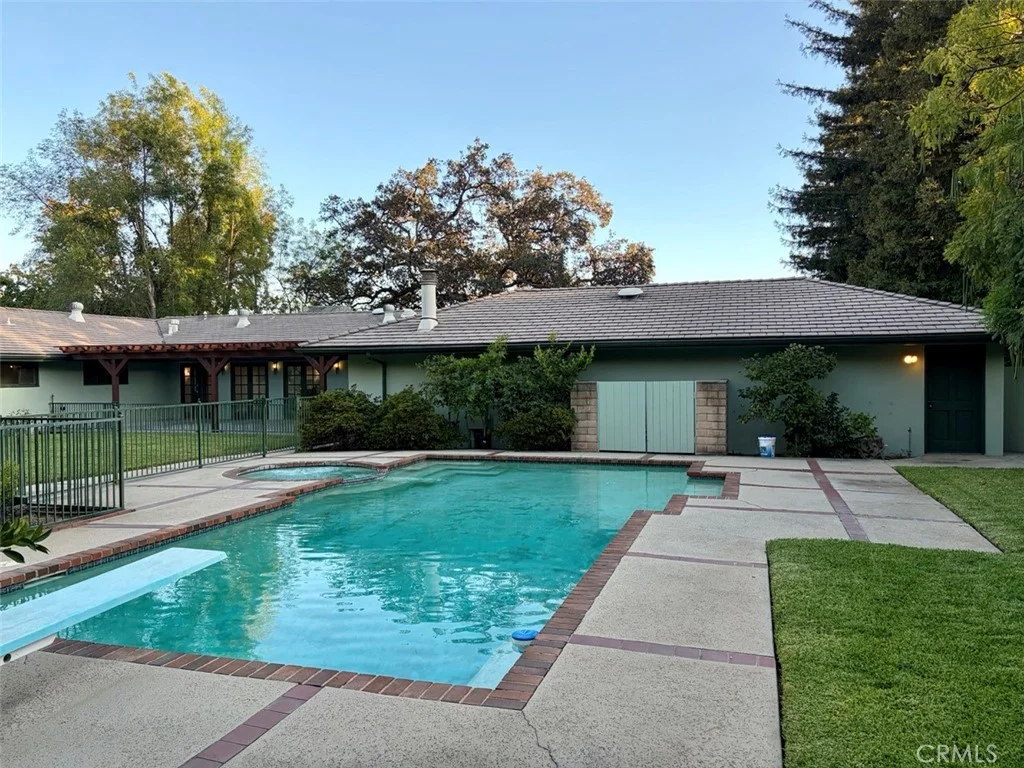 645 W Foothill Blvd, Arcadia, CA 91006