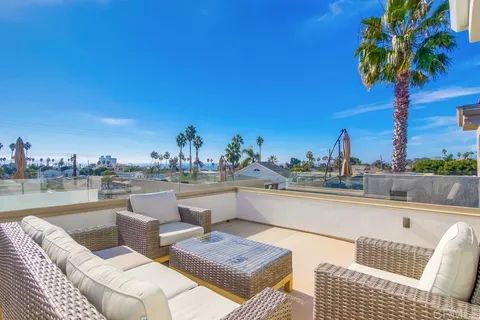 855 Sapphire St, San Diego, CA 92109 - MLS#: NDP2501906