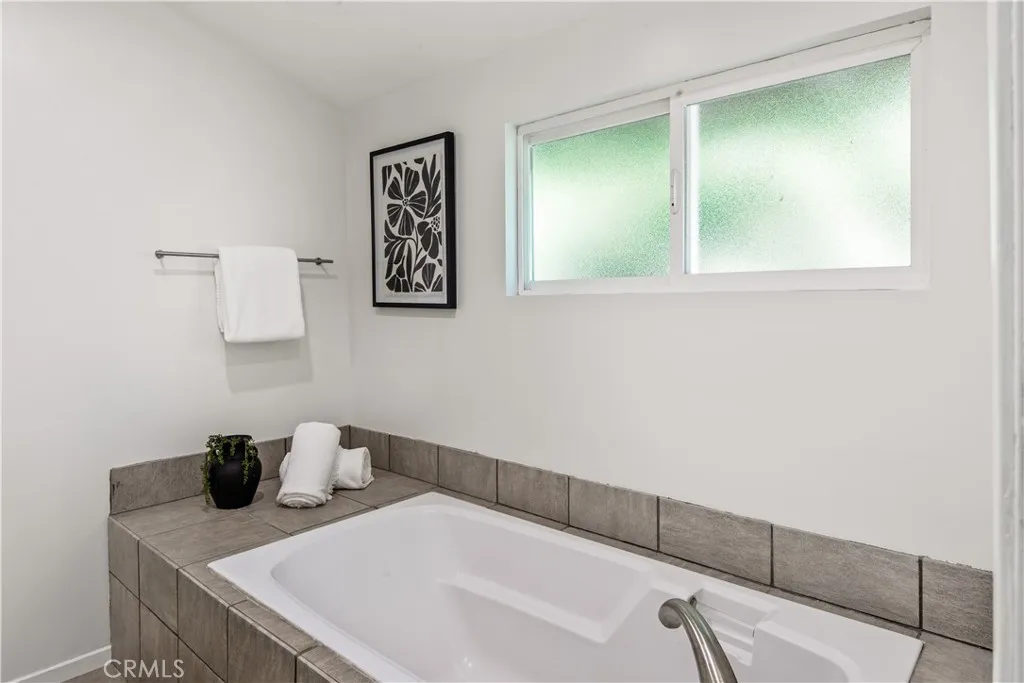 Additional image 101 of 905 N Hillside, Long Beach, CA 90815