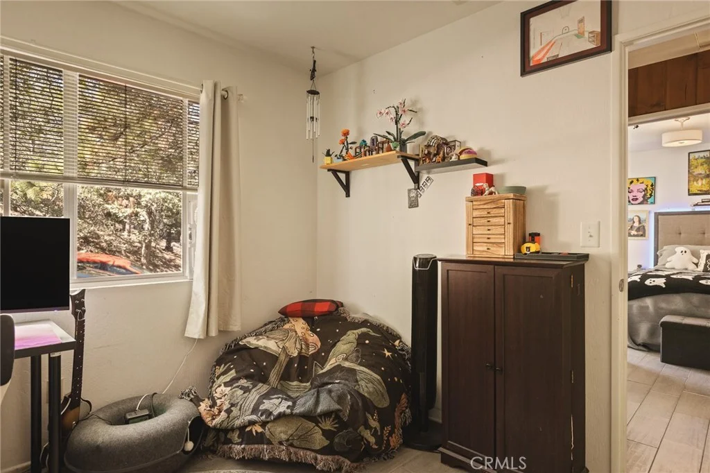 1214 Aleutian Dr, Lake Arrowhead, CA 92352
