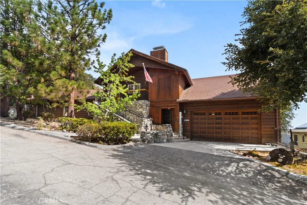 6381 Sugar Pines Cir, Angelus Oaks, CA 92305