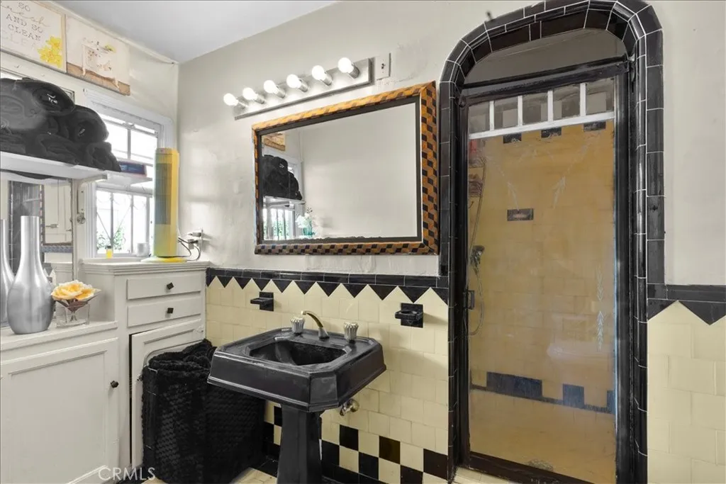 Additional image 50 of 3640 W 60th Street, Los Angeles, CA 90043