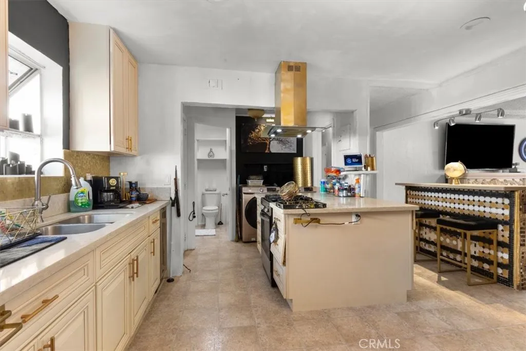 Additional image 45 of 3640 W 60th Street, Los Angeles, CA 90043