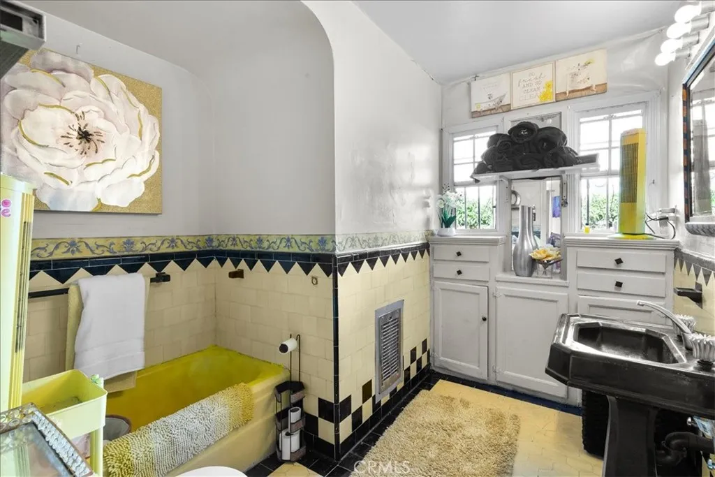 Additional image 49 of 3640 W 60th Street, Los Angeles, CA 90043