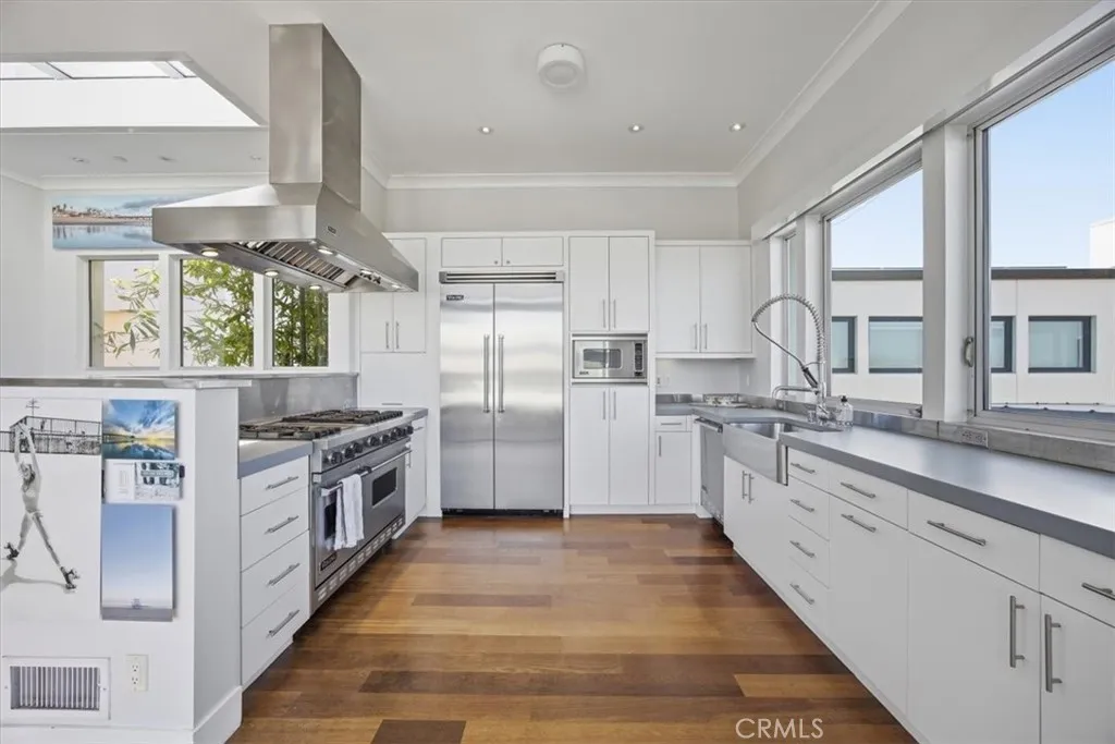 Additional image 10 of 1211 Bayview Dr, Manhattan Beach, CA 90266