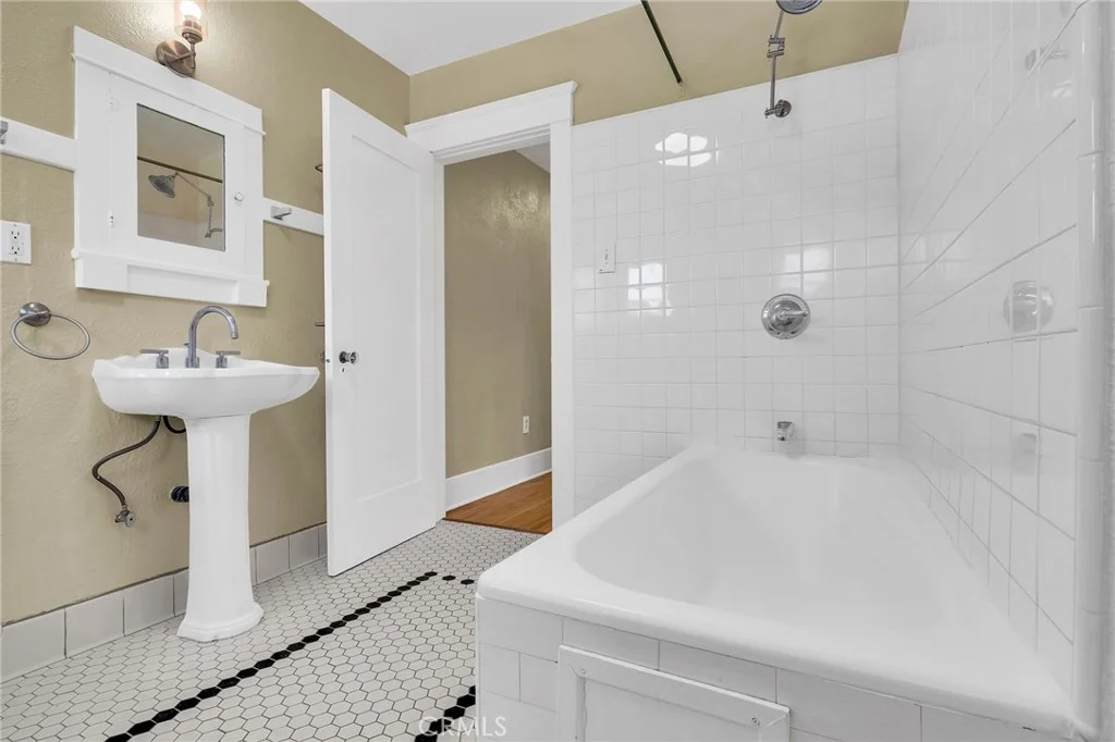 Additional image 74 of 221 Belmont Ave, Long Beach, CA 90803