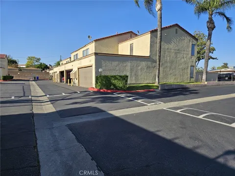 9202 Citrus Avenue Unit B, Fontana, CA MLS: TR25078413