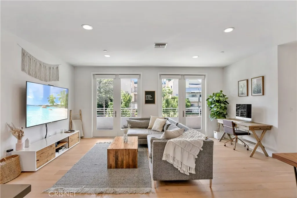4240 Laurel Canyon Blvd Unit 208  