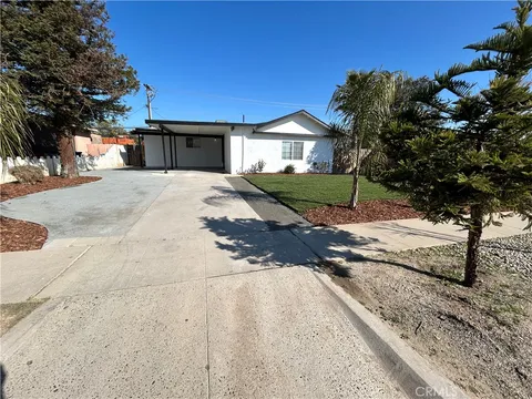 4252 N Holt Avenue, Fresno, CA 93705 - MLS#: SC25006697