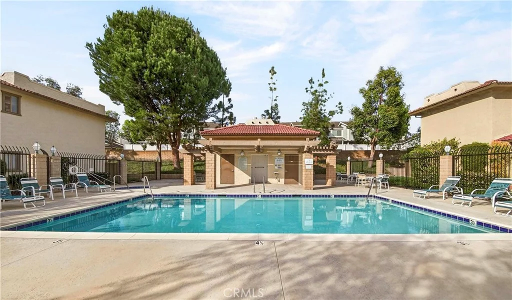 25261 Tanoak Ln, Lake Forest, CA 92630