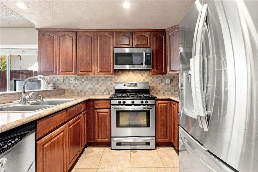 737 E Jackson St, Rialto, CA 92376 photo 3