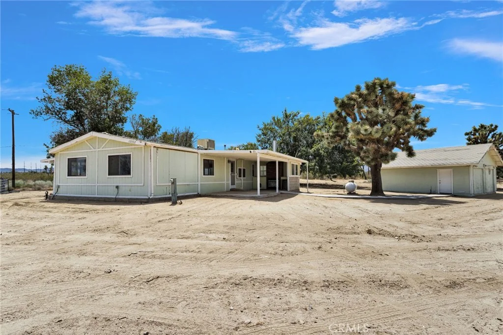 12532 Johnson Rd, Phelan, CA 92371