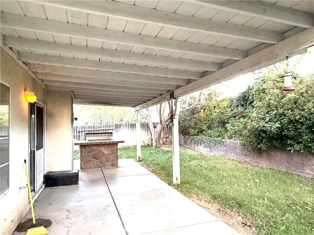 2812 W Pondera Street, Lancaster, CA 93536