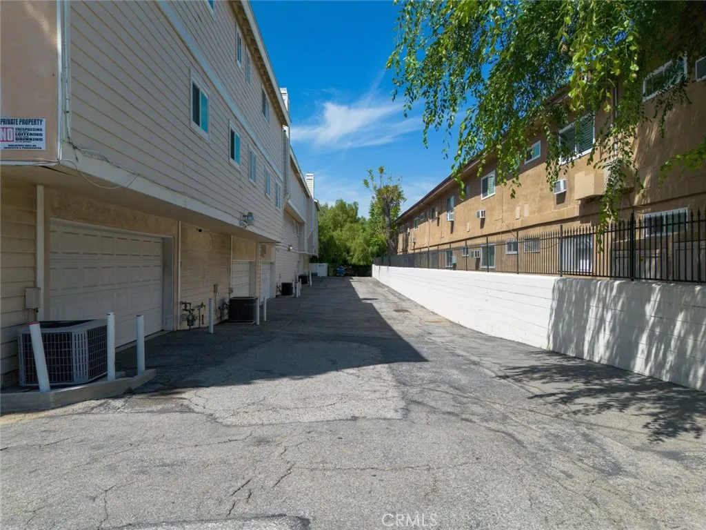 Additional image 55 of 18643 Burbank Blvd Unit 7, Tarzana, CA 91356