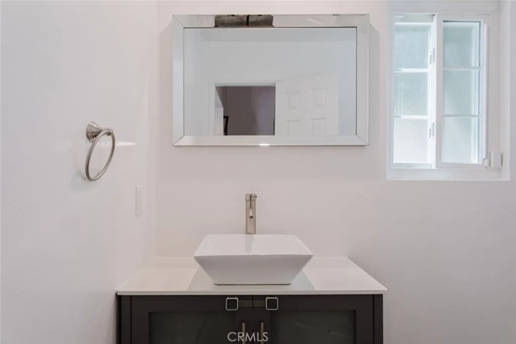 Additional image 11 of 18643 Burbank Blvd Unit 7, Tarzana, CA 91356