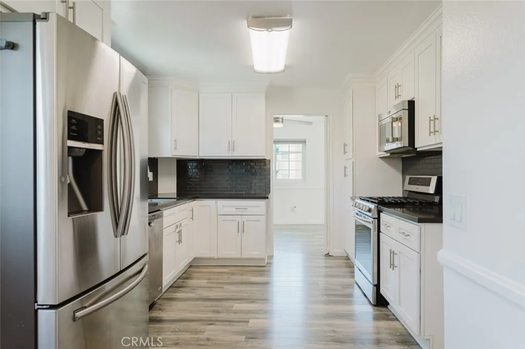 Additional image 8 of 18643 Burbank Blvd Unit 7, Tarzana, CA 91356