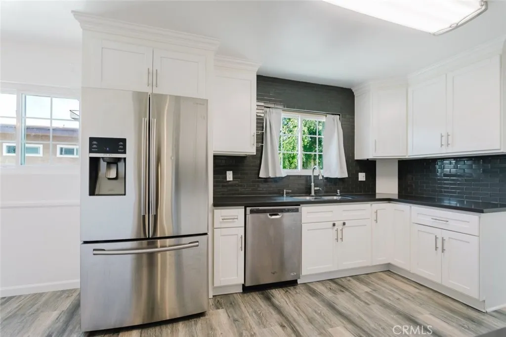 Additional image 39 of 18643 Burbank Blvd Unit 7, Tarzana, CA 91356