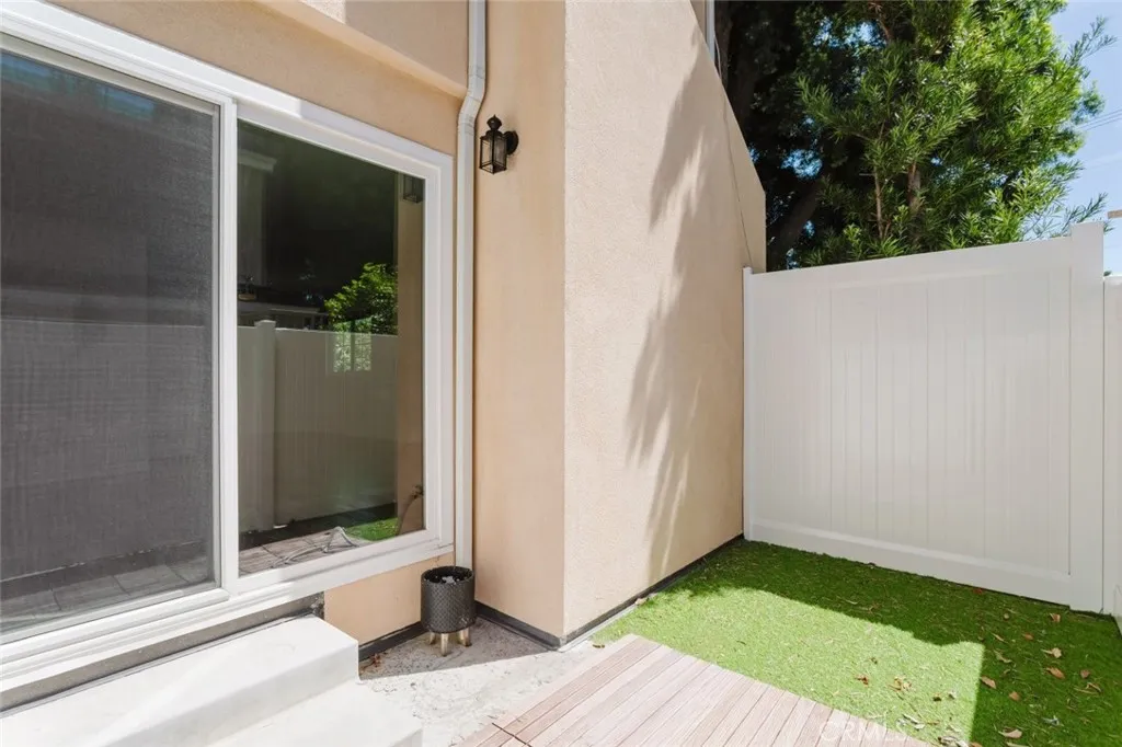 Additional image 53 of 18643 Burbank Blvd Unit 7, Tarzana, CA 91356