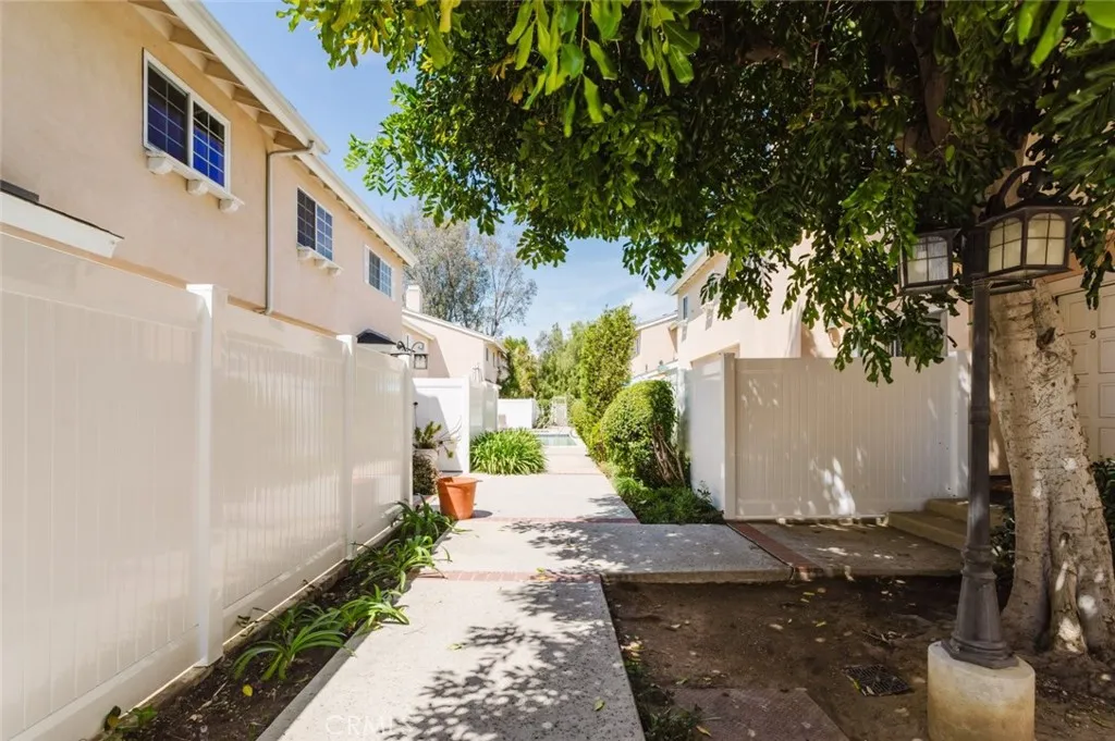 Additional image 57 of 18643 Burbank Blvd Unit 7, Tarzana, CA 91356