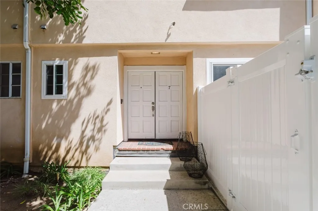 Additional image 5 of 18643 Burbank Blvd Unit 7, Tarzana, CA 91356