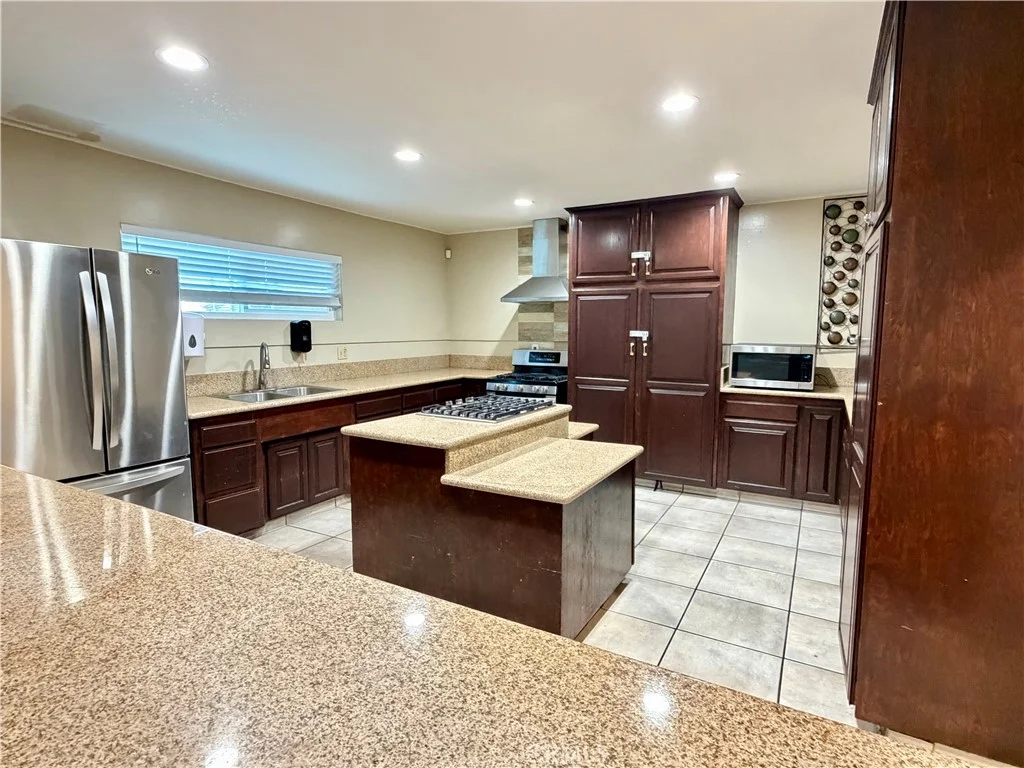301 Duke lane Unit 16, Santa Ana, CA 92704