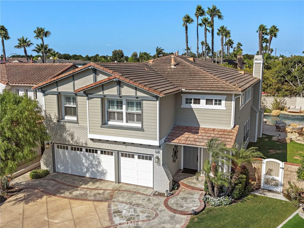 6403 Royal Grove Dr, Huntington Beach, CA 92648