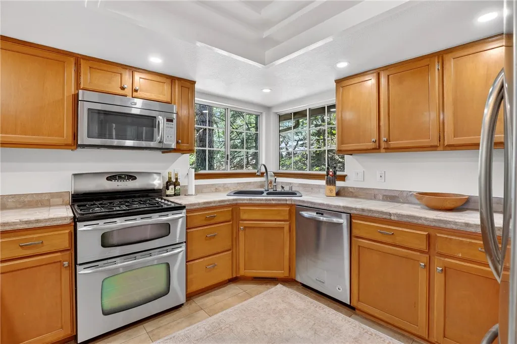 Additional image 10 of 172 N Fairway Dr, Lake Arrowhead, CA 92352