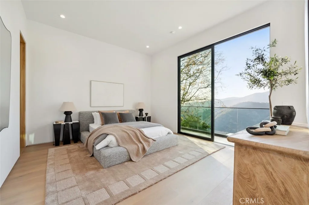 1149 Linda Flora Drive, Los Angeles, CA 90049