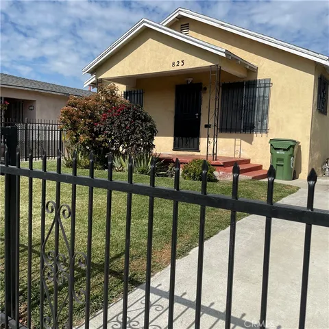 823 W 73rd Street, Los Angeles, CA 90044 - MLS#: DW25035377