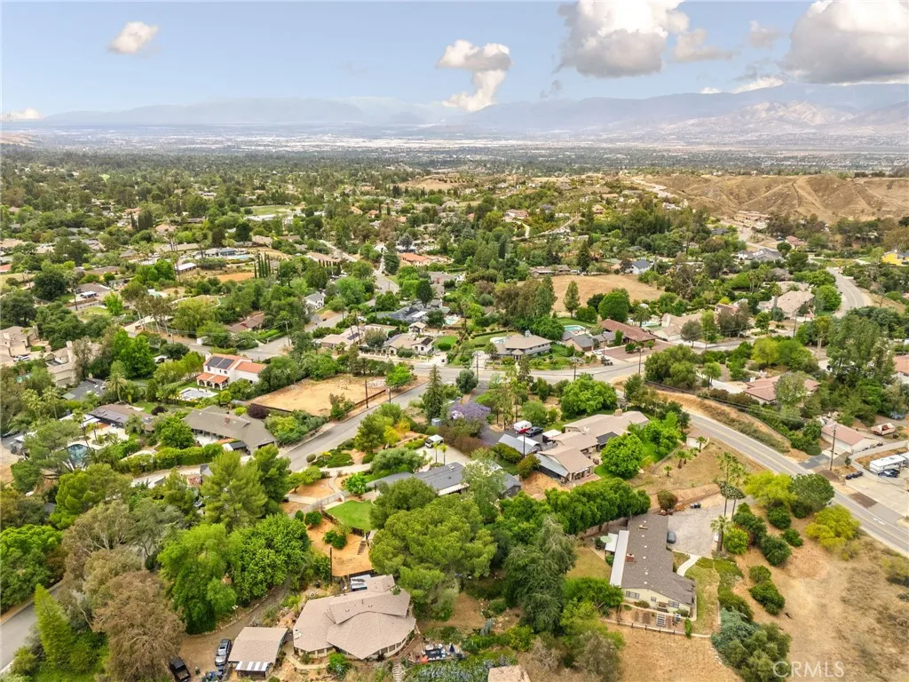 12861 Club Dr, Redlands, CA 92373