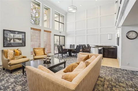 5009 Woodman Avenue Unit 112, Sherman Oaks, CA MLS: BB25069961