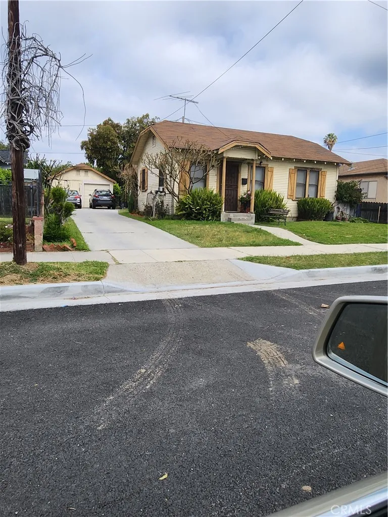 4853 TOBIAS AVE  