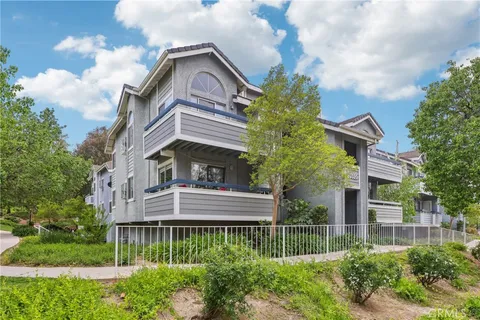 20320 Fanchon Lane Unit 101, Canyon Country, CA MLS: SR25084095