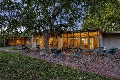 5646 E Park Circle Drive, Fresno, CA MLS: FR25089155