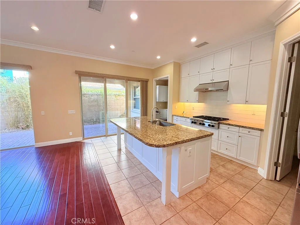 67 Bloomington, Irvine, CA 92620 photo 4