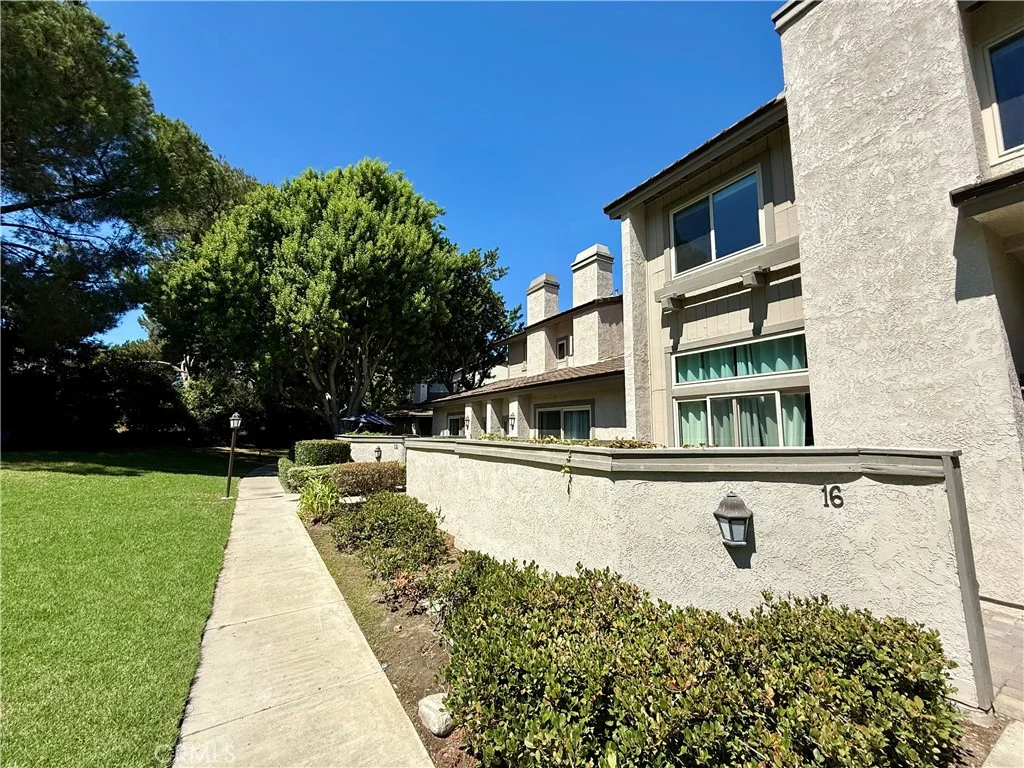 16 Moonlight, Irvine, CA 92603