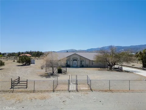 3423 Smoke Tree Road, Phelan, CA MLS: DW25089901