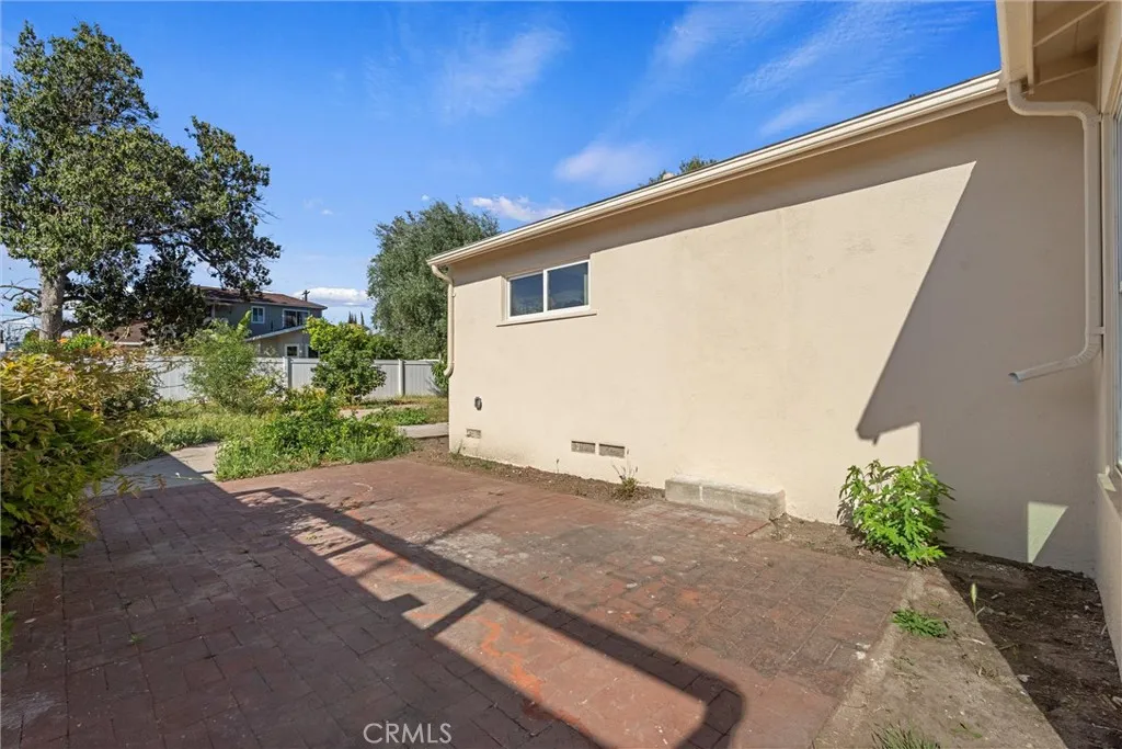 13739 Wyandotte St, Van Nuys, CA 91405