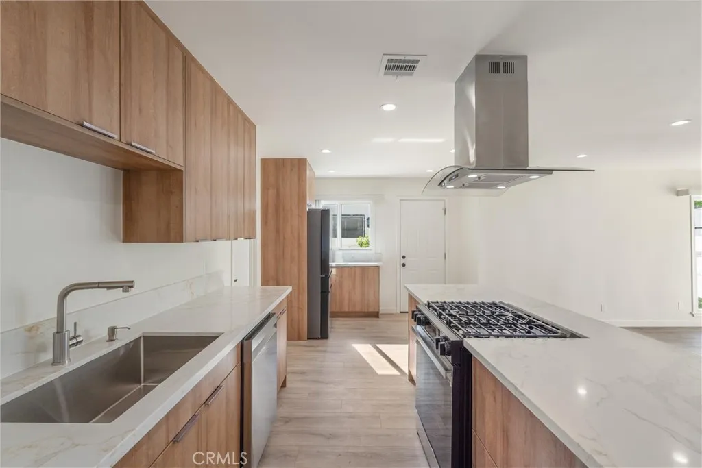 Additional image 45 of 13739 Wyandotte St, Van Nuys, CA 91405