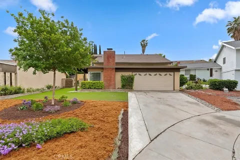 810 Hacienda Drive, Riverside, CA MLS: IV25091458