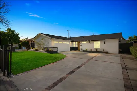 1825 W Carlton Place, Santa Ana, CA MLS: PW25107633