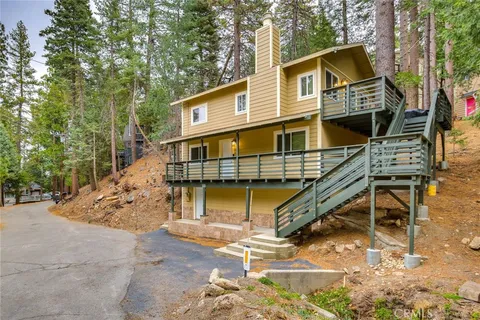 26131 Lake Forest Drive, Twin Peaks, CA MLS: GD25093457