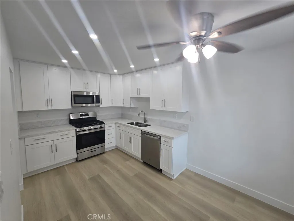 220 12th St Unit 17, Huntington Beach, CA 92648