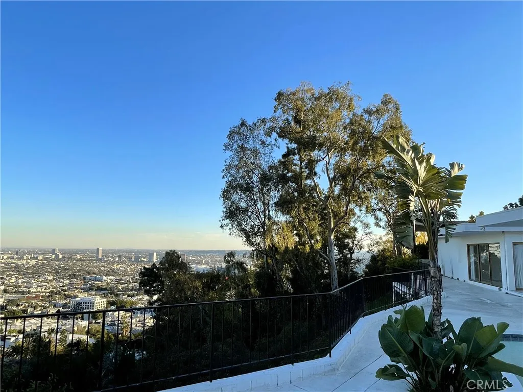 1423 Devlin Drive, Los Angeles, CA 90069