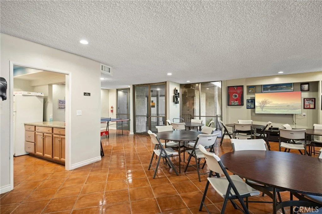 1401 Valley View Road Unit 329, Glendale, CA 91202