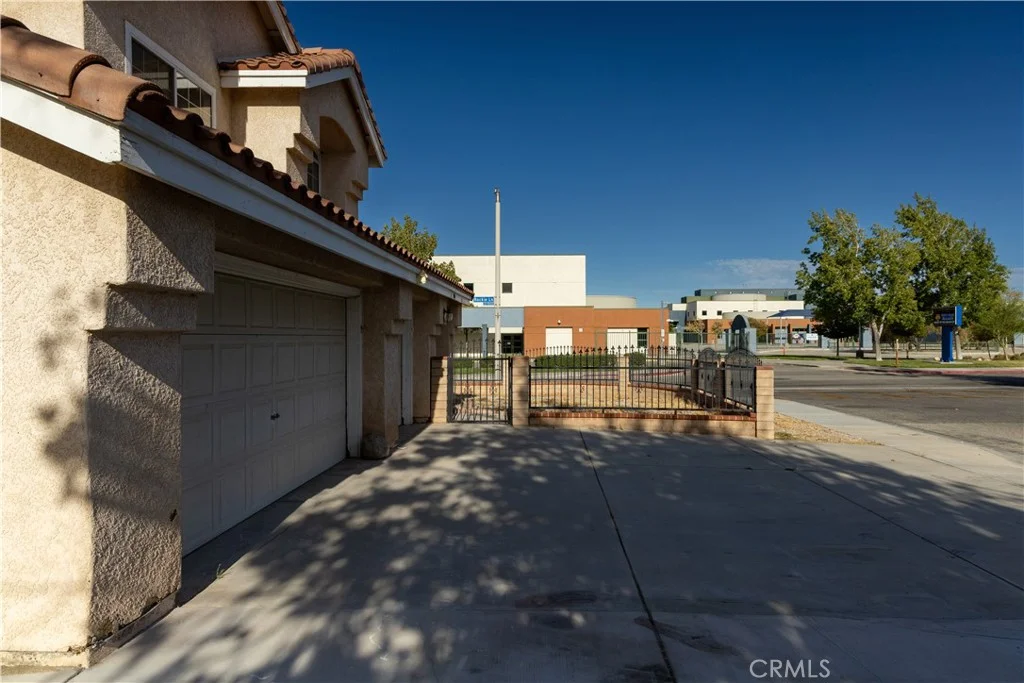 6055 Lisbon Ct, Palmdale, CA 93552