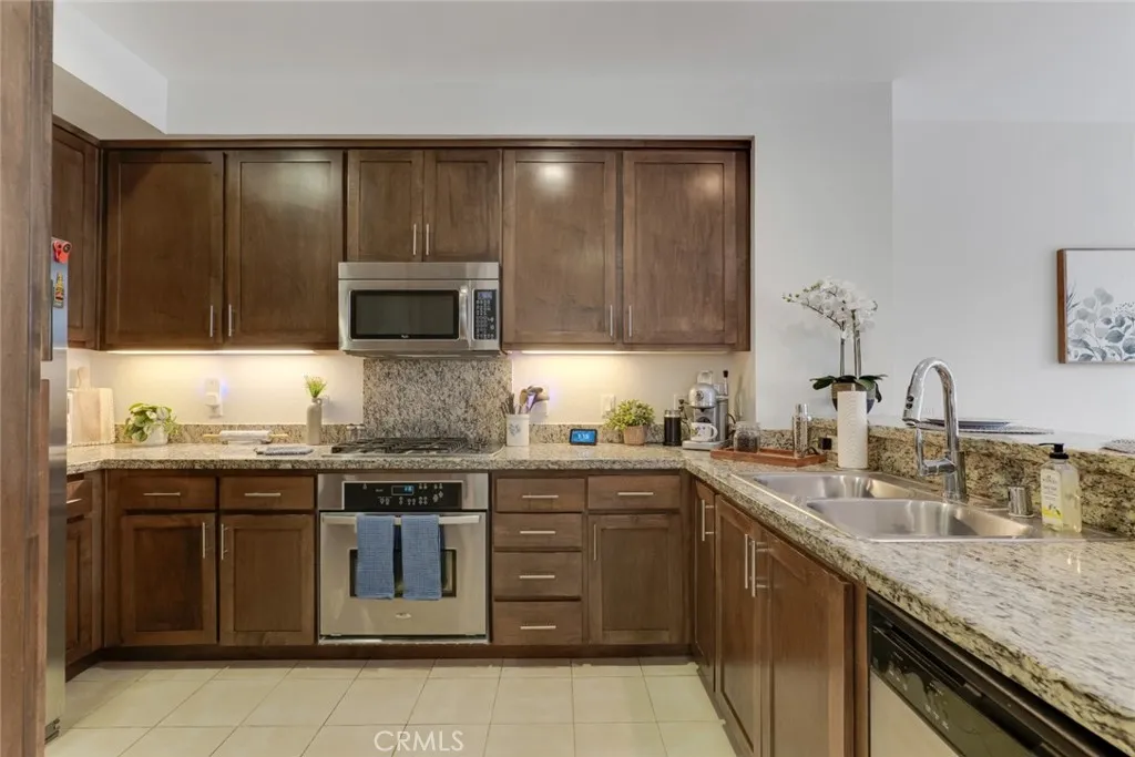 Additional image 4 of 21301 Erwin Street Unit 228, Woodland Hills, CA 91367