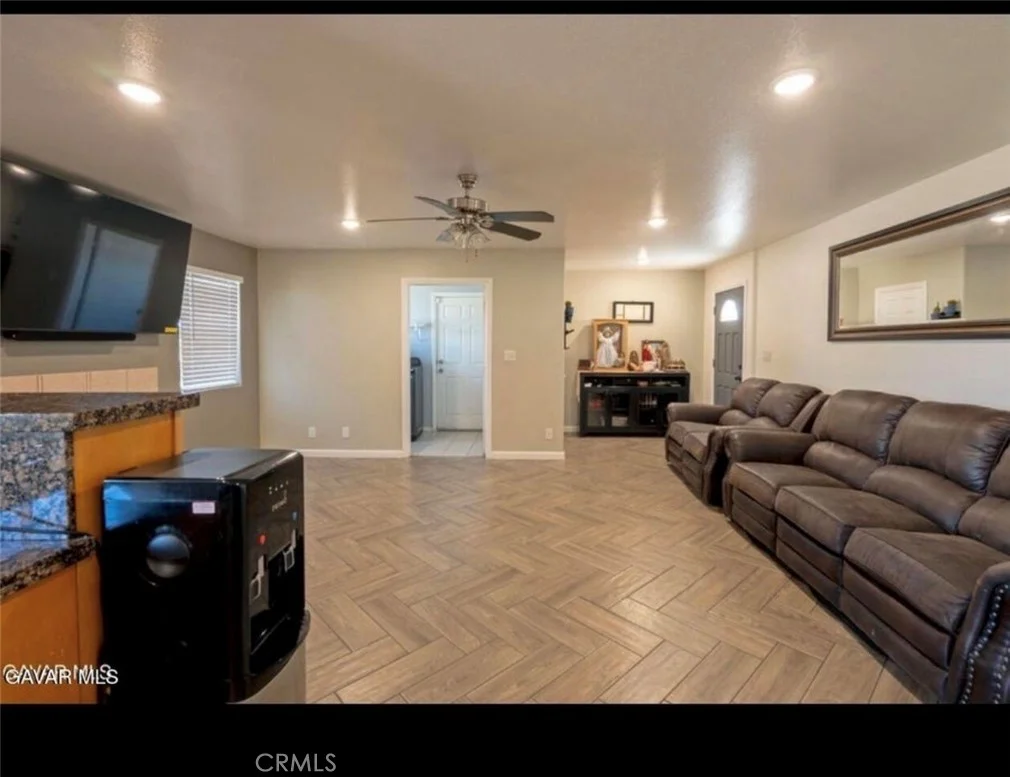 37551 29th St E, Palmdale, CA 93550 photo 3