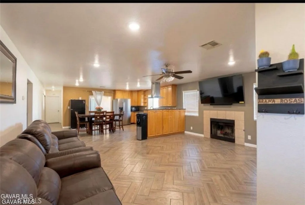 37551 29th St E, Palmdale, CA 93550 photo 4