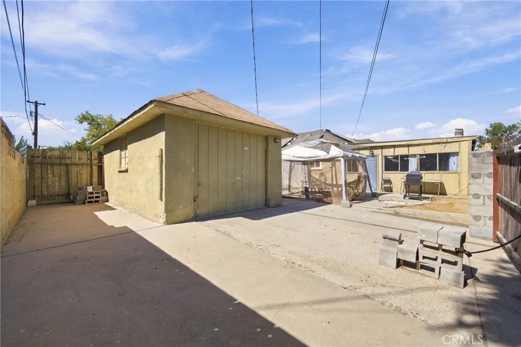 2137 Sacramento St, Bakersfield, CA 93305